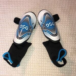 NWOT Youth soccer shin guards